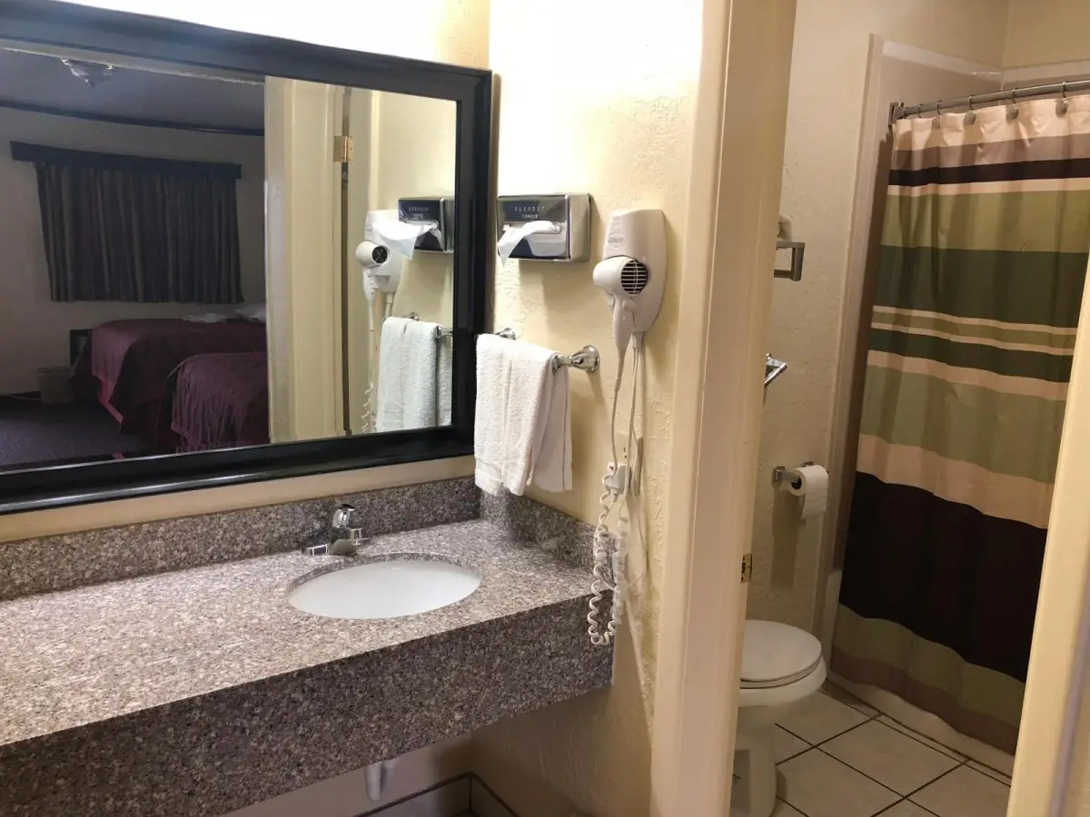 Flamingo Inn 8
